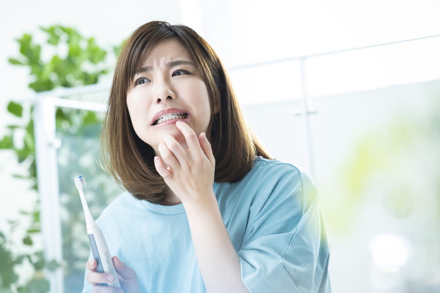 ホワイトニングで歯がしみる原因は知覚過敏？