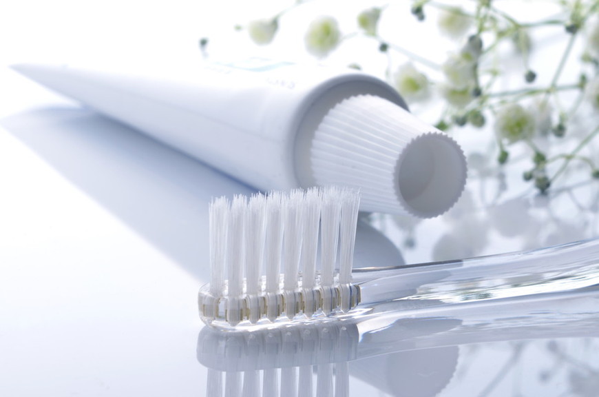 ホワイトニング歯磨き粉は危険？自然な白さを取り戻す歯磨き粉の選び方